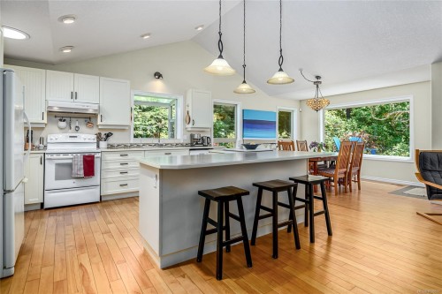 7478 Yake Rd, Fanny Bay, BC 