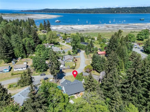 7478 Yake Rd, Fanny Bay, BC 