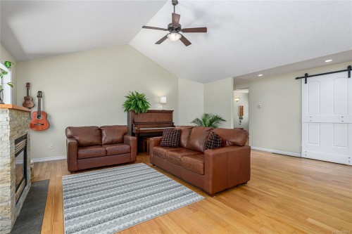 7478 Yake Rd, Fanny Bay, BC 