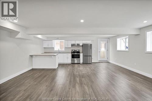 423 Logan Unit# 1, 2, Windsor, ON - Indoor Photo Showing Kitchen