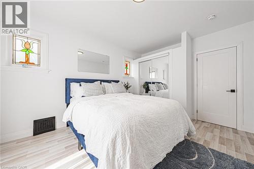 196 Walnut Street S, Hamilton, ON - Indoor Photo Showing Bedroom