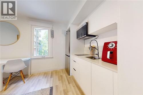 196 Walnut Street S, Hamilton, ON - Indoor Photo Showing Kitchen