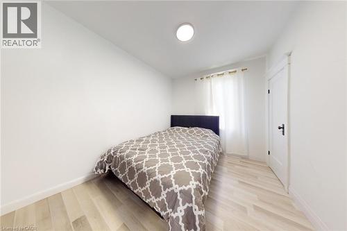 196 Walnut Street S, Hamilton, ON - Indoor Photo Showing Bedroom