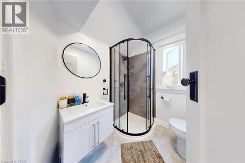196 Walnut Street S, Hamilton, ON - Indoor Photo Showing Bathroom
