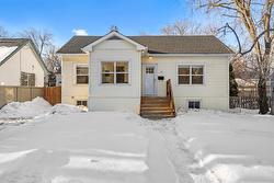 11 Rosewarne Avenue  Winnipeg, MB R2M 0V8