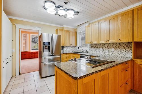 1278 Wellington Crescent, Winnipeg, MB - Indoor Photo Showing Kitchen