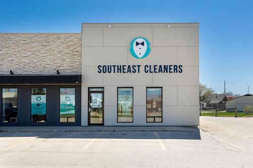 22 Loewen Boulevard, Steinbach, MB 