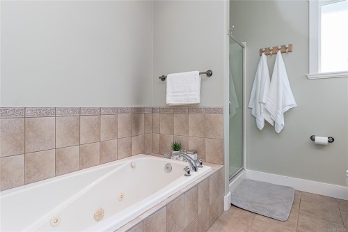 606 Stevens Pl, Ladysmith, BC 