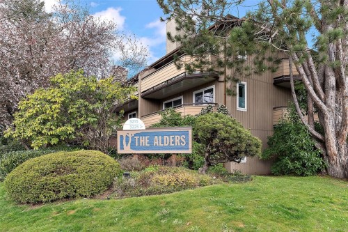 209-3215 Alder St  Saanich, BC V8X 1P3