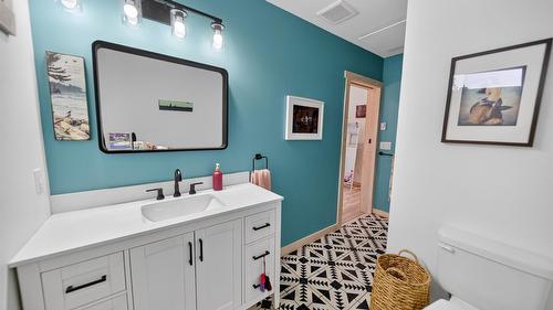 63 Deer Park Avenue, Kimberley, BC - Indoor Photo Showing Bathroom