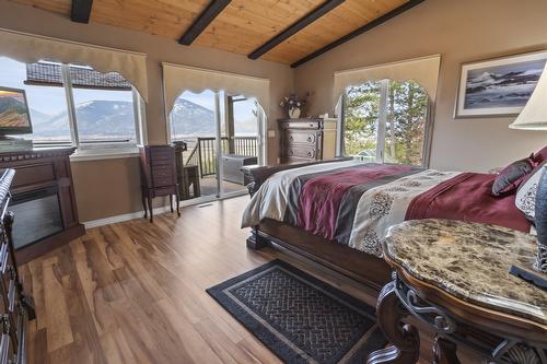 2715 3A Highway, Wynndel, BC - Indoor Photo Showing Bedroom