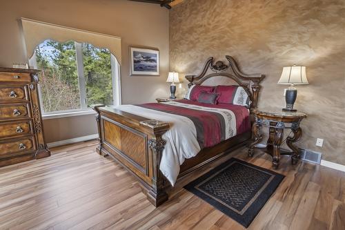 2715 3A Highway, Wynndel, BC - Indoor Photo Showing Bedroom