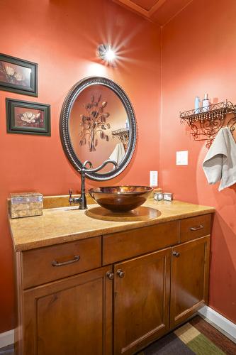 2715 3A Highway, Wynndel, BC - Indoor Photo Showing Bathroom