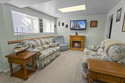 2715 3A Highway, Wynndel, BC - Indoor With Fireplace