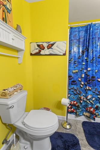 2715 3A Highway, Wynndel, BC - Indoor Photo Showing Bathroom