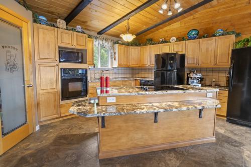 2715 3A Highway, Wynndel, BC - Indoor Photo Showing Kitchen With Double Sink