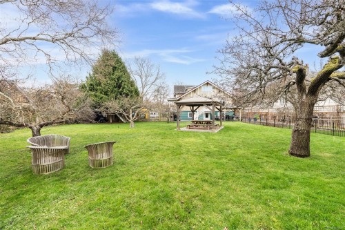 2130 Central Ave, Oak Bay, BC 