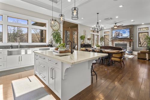 323 Canyon Street, Creston, BC - Indoor Photo Showing Kitchen With Double Sink With Upgraded Kitchen