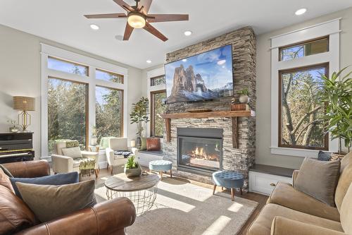 323 Canyon Street, Creston, BC - Indoor Photo Showing Living Room With Fireplace