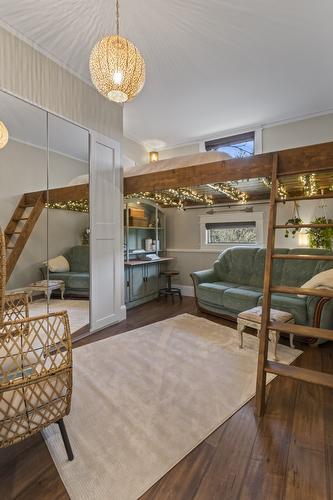 323 Canyon Street, Creston, BC - Indoor