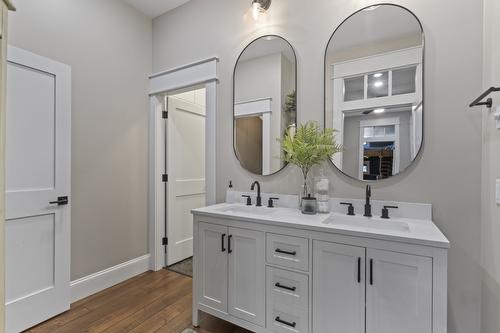 323 Canyon Street, Creston, BC - Indoor Photo Showing Bathroom
