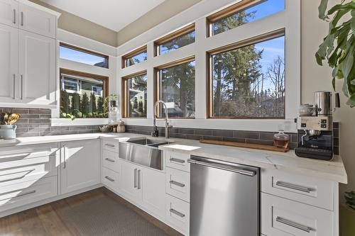 323 Canyon Street, Creston, BC - Indoor Photo Showing Kitchen With Double Sink