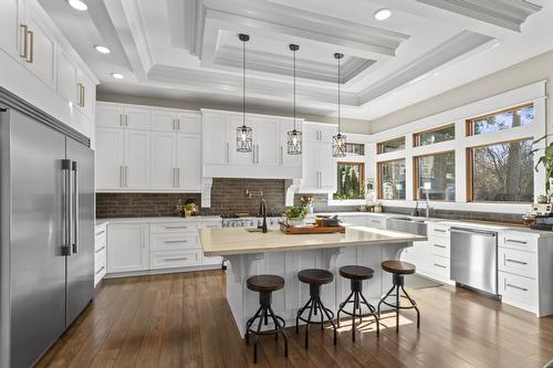 323 Canyon Street, Creston, BC - Indoor Photo Showing Kitchen With Upgraded Kitchen