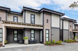 10-1175 Resort Dr  Parksville, BC V9P 2E3