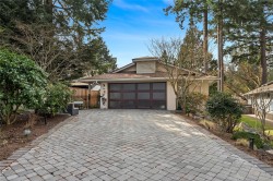 990 Scottswood Close  Saanich, BC V8Y 2V1