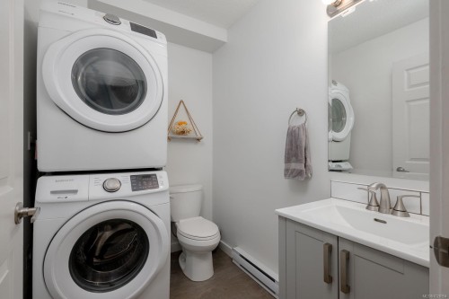 2910 Jonas Way, Chemainus, BC - Indoor Photo Showing Laundry Room