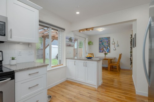 2910 Jonas Way, Chemainus, BC - Indoor Photo Showing Kitchen