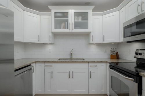 2910 Jonas Way, Chemainus, BC - Indoor Photo Showing Kitchen