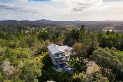 4801 Excelsior Rd  Saanich, BC V9E 2E5