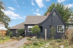 833 Leslie Dr  Saanich, BC V8X 2Y3