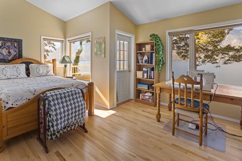 12531 Lewis Bay Road, Boswell, BC - Indoor Photo Showing Bedroom