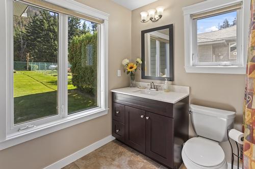 12531 Lewis Bay Road, Boswell, BC - Indoor Photo Showing Bathroom