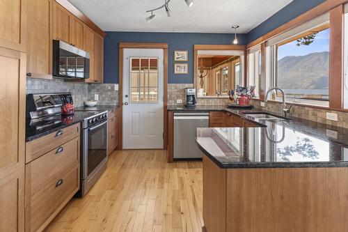 12531 Lewis Bay Road, Boswell, BC - Indoor Photo Showing Kitchen With Double Sink