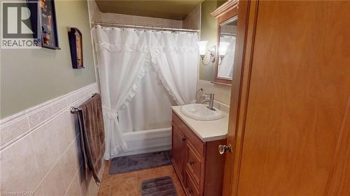 113 Edmund Road, Kitchener, ON - Indoor Photo Showing Bathroom