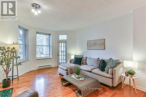 101 - 285 Queens Avenue, London East (East F), ON - Indoor Photo Showing Living Room