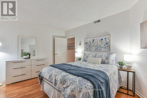 101 - 285 Queens Avenue, London East (East F), ON - Indoor Photo Showing Bedroom
