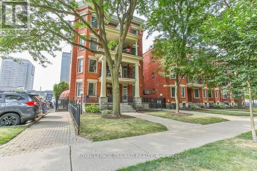 101 - 285 Queens Avenue, London East (East F), ON - Outdoor With Facade