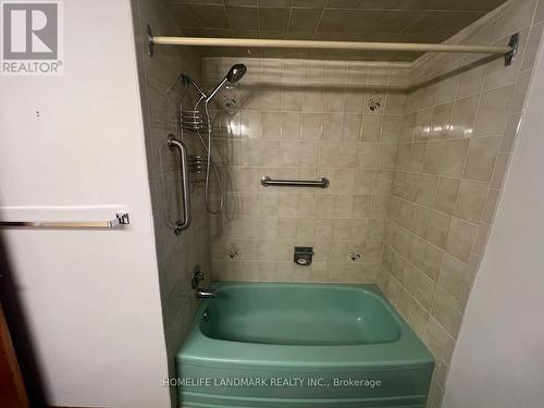 12 Pratt Circle, Markham, ON - Indoor Photo Showing Bathroom
