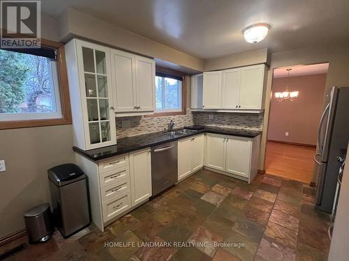 12 Pratt Circle, Markham, ON - Indoor Photo Showing Kitchen With Double Sink