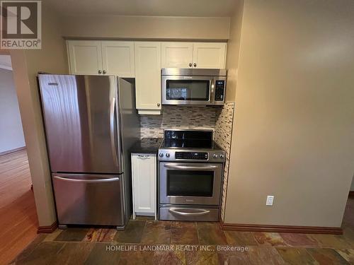 12 Pratt Circle, Markham, ON - Indoor Photo Showing Kitchen