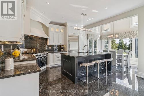 27 Scott Crescent, King, ON - Indoor Photo Showing Kitchen With Upgraded Kitchen