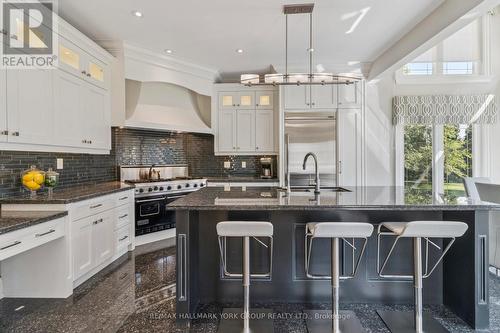 27 Scott Crescent, King, ON - Indoor Photo Showing Kitchen With Upgraded Kitchen