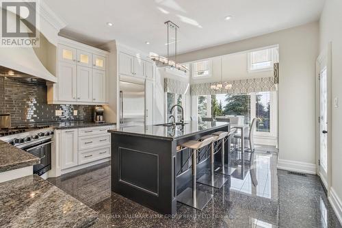 27 Scott Crescent, King, ON - Indoor Photo Showing Kitchen With Upgraded Kitchen