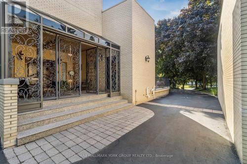 27 Scott Crescent, King, ON - Outdoor