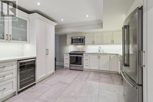 27 Scott Crescent, King, ON - Indoor Photo Showing Kitchen With Upgraded Kitchen