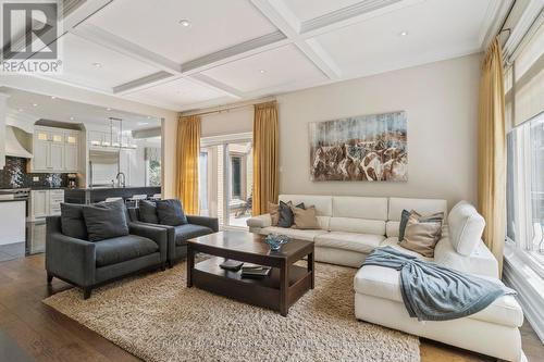 27 Scott Crescent, King, ON - Indoor Photo Showing Living Room